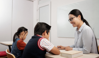 Children attending private class of English language